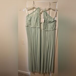 Never worn David's bridal bridemaids dresses. Size 6 and size 8, (color - Mint)